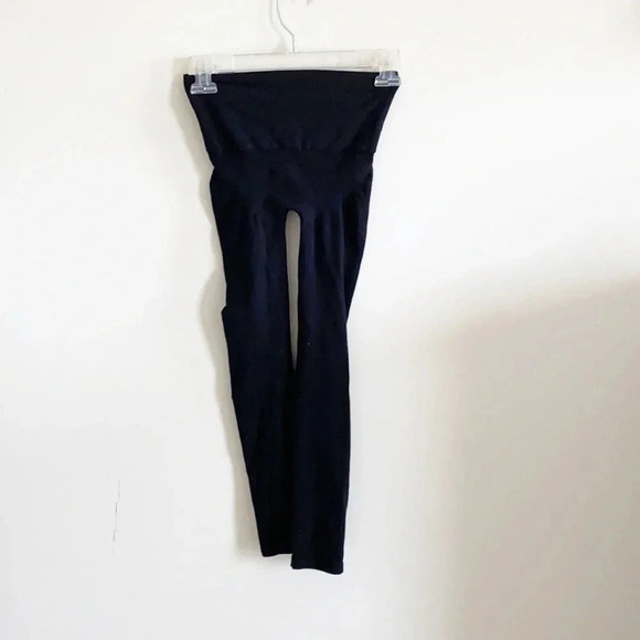 Spanx black “look at me” seamless high rise crop leggings - Picture 6 of 9